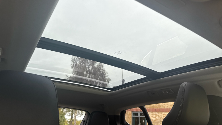 Volvo XC40 2.0 B3P Ultra Dark 5dr Auto Petrol Estate